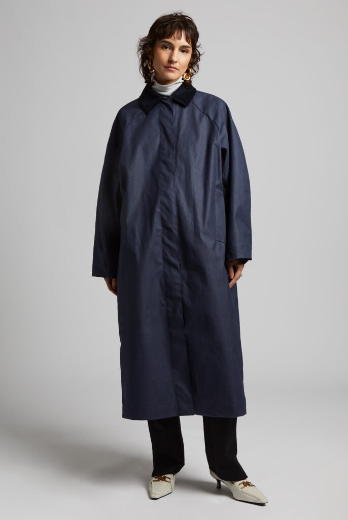 miomartha-2022HM001_C01-waxed-oversized-raincoat-coat-blue-front